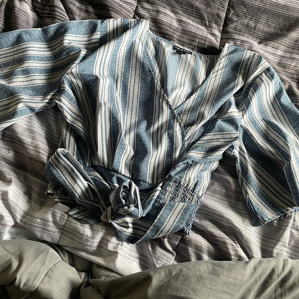2x Super cute blue and white striped crop top